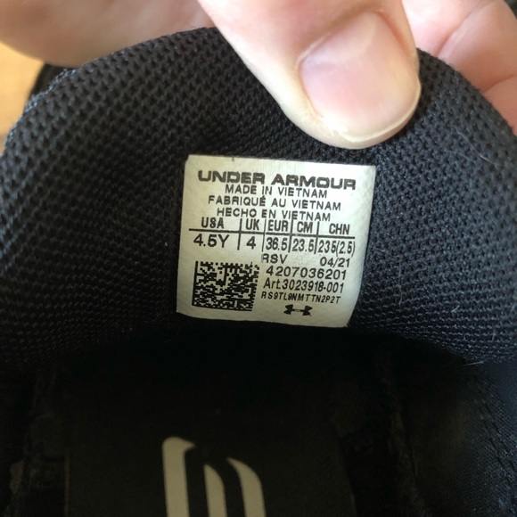 Youth boys Underarmour runners - Picture 6 of 6